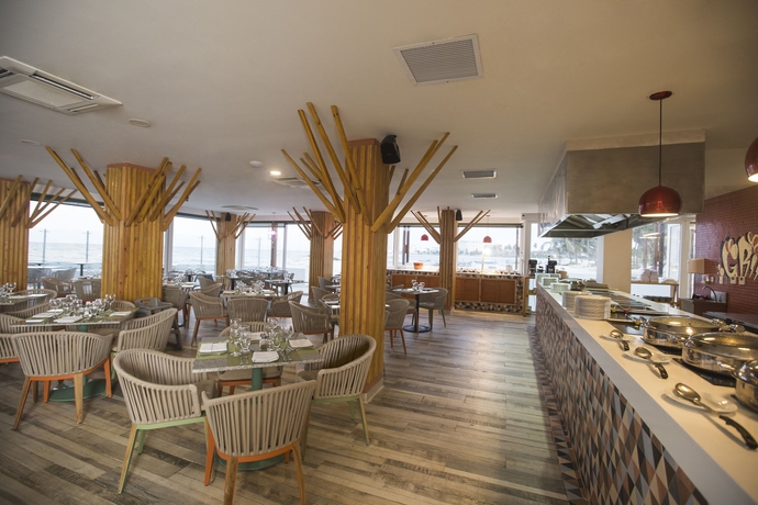 Imagen del bar/restaurante del Hotel Decameron Maryland. Foto 6