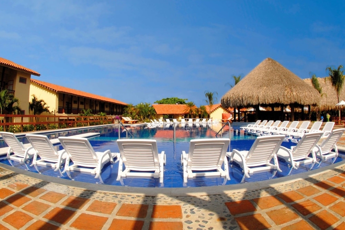 Imagen de la piscina del Hotel Decameron Panaca All Inclusive. Foto 10