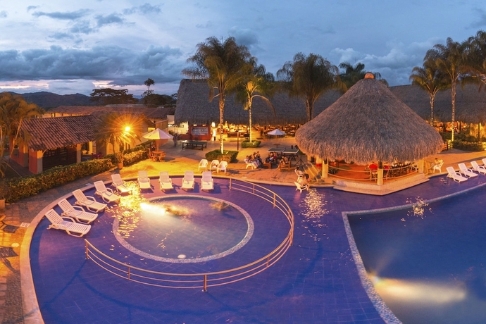 Imagen de la piscina del Hotel Decameron Panaca All Inclusive. Foto 14
