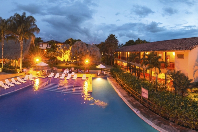 Imagen de la piscina del Hotel Decameron Panaca All Inclusive. Foto 15