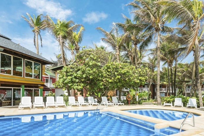 Imagen de la piscina del Hotel Decameron San Luis - All Inclusive. Foto 7