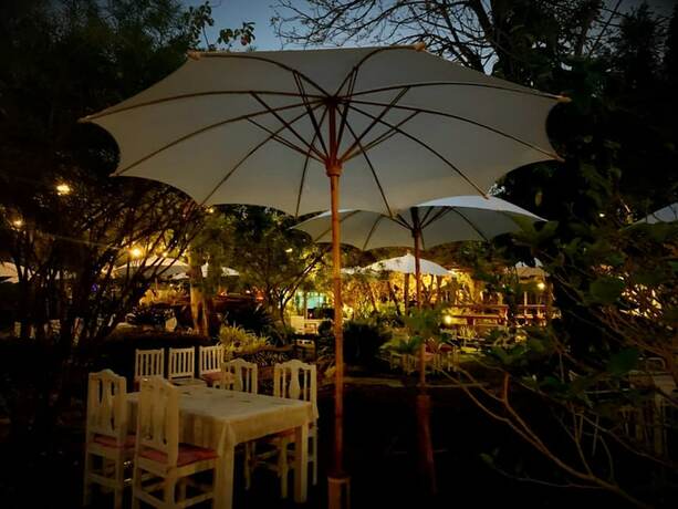 Imagen del bar/restaurante del Hotel December Villasandspa. Foto 10