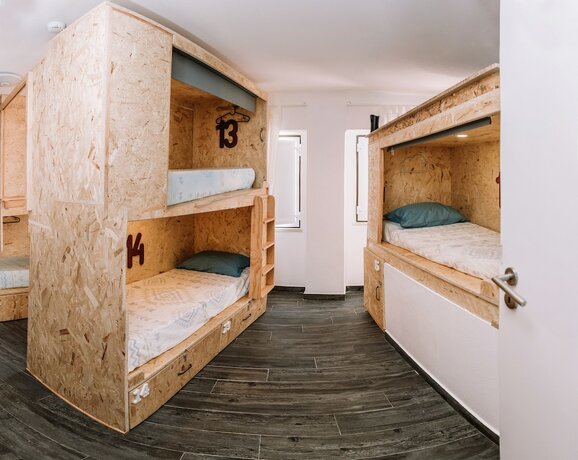 Imagen general del Hotel Deck Lodge - Hostel. Foto 3