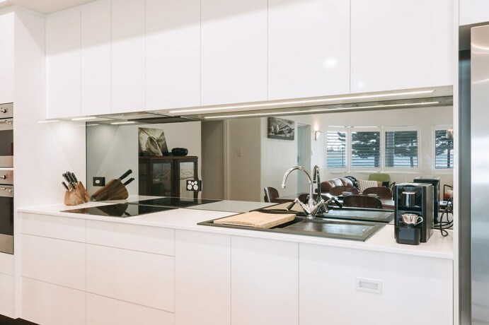 Imagen de la habitación del Hotel Deco Beach Luxury Apartments. Foto 14