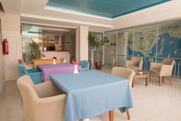 Imagen de los interiores del Hotel Dedeminn Marina. Foto 18