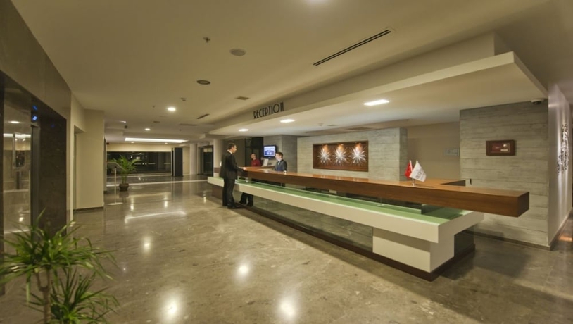 Imagen de los interiores del Hotel Dedepark. Foto 10
