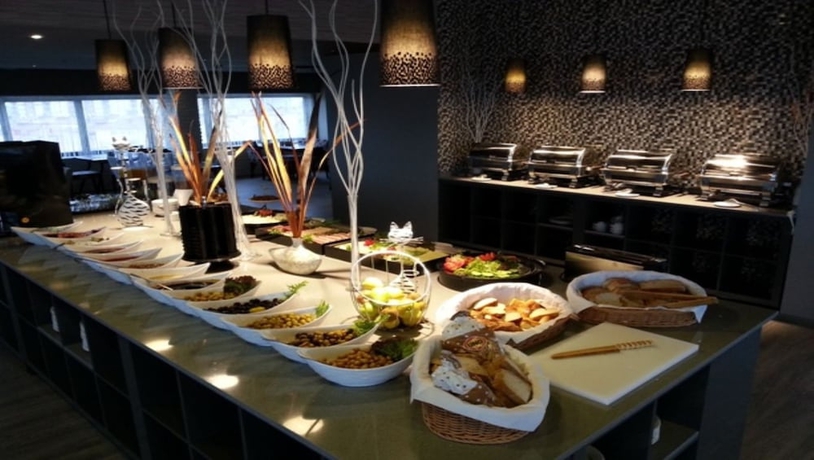 Imagen del bar/restaurante del Hotel Dedepark. Foto 5