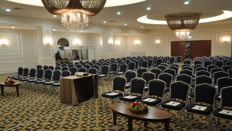 Imagen de los interiores del Hotel Dedepark. Foto 13