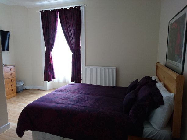 Imagen de la habitación del Hotel Dee. Foto 11