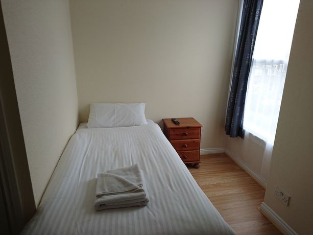 Imagen de la habitación del Hotel Dee. Foto 17