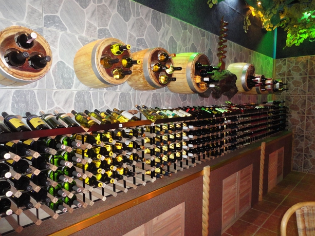 Imagen del bar/restaurante del Hotel Deep Forest Garden. Foto 2