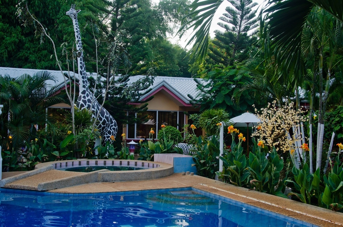 Imagen de la piscina del Hotel Deep Forest Garden. Foto 13