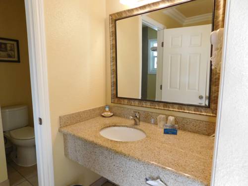 Imagen de la habitación del Hotel Deer Haven Inn. Foto 3