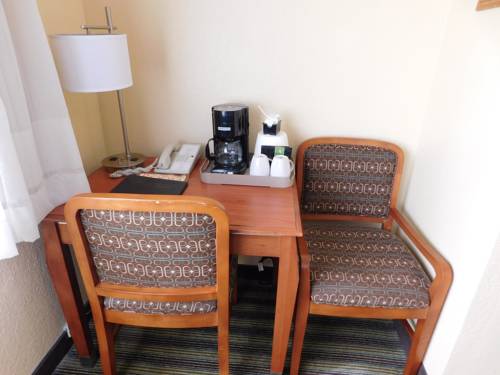 Imagen de la habitación del Hotel Deer Haven Inn. Foto 7