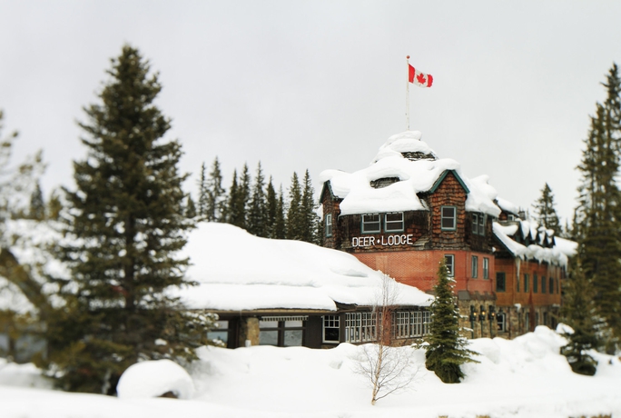 Imagen de los exteriores del Hotel Deer Lodge, Lake Louise. Foto 9