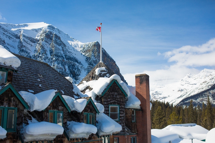 Imagen de los exteriores del Hotel Deer Lodge, Lake Louise. Foto 10