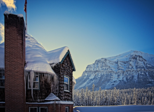 Imagen de los exteriores del Hotel Deer Lodge, Lake Louise. Foto 13