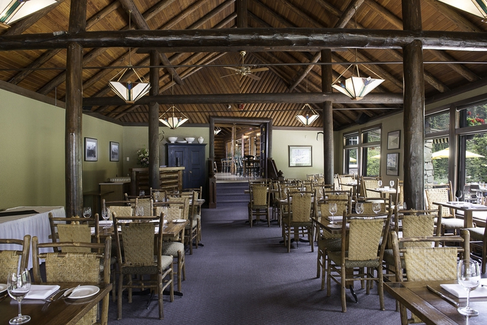 Imagen del bar/restaurante del Hotel Deer Lodge, Lake Louise. Foto 3