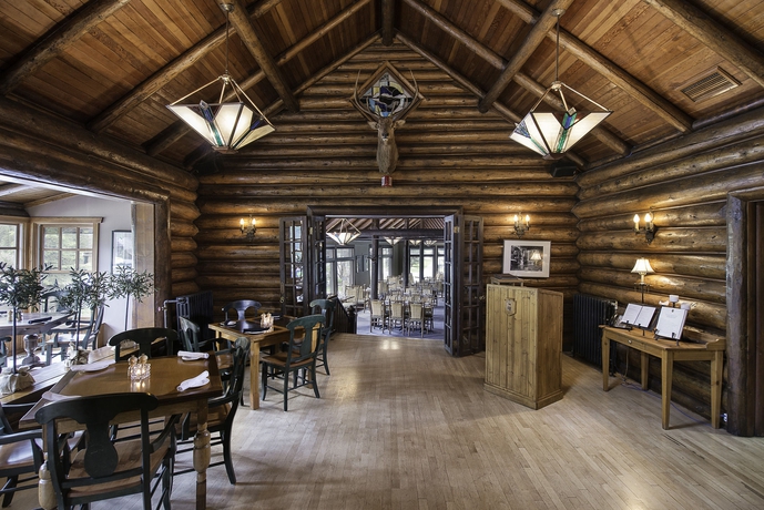 Imagen del bar/restaurante del Hotel Deer Lodge, Lake Louise. Foto 4