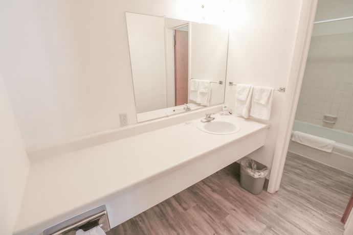 Imagen de la habitación del Hotel Deer Lodge Motel. Foto 10