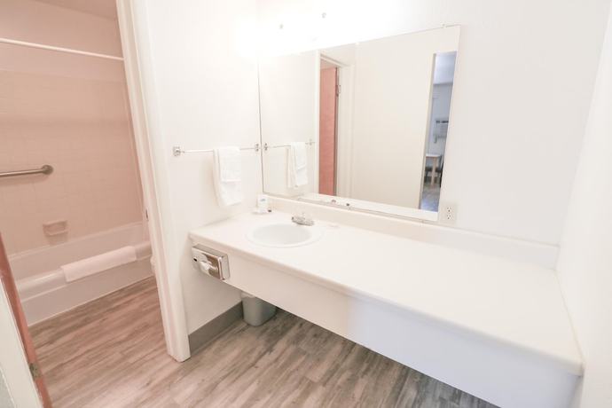 Imagen de la habitación del Hotel Deer Lodge Motel. Foto 15