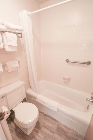 Imagen de la habitación del Hotel Deer Lodge Motel. Foto 17