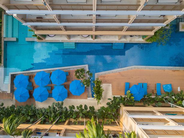 Imagen de la piscina del Hotel Deevana Plaza Krabi. Foto 20