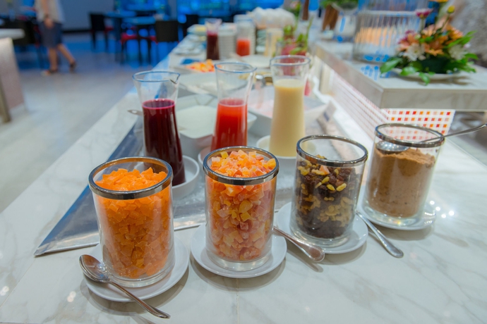 Imagen del bar/restaurante del Hotel Deevana Plaza Phuket. Foto 4