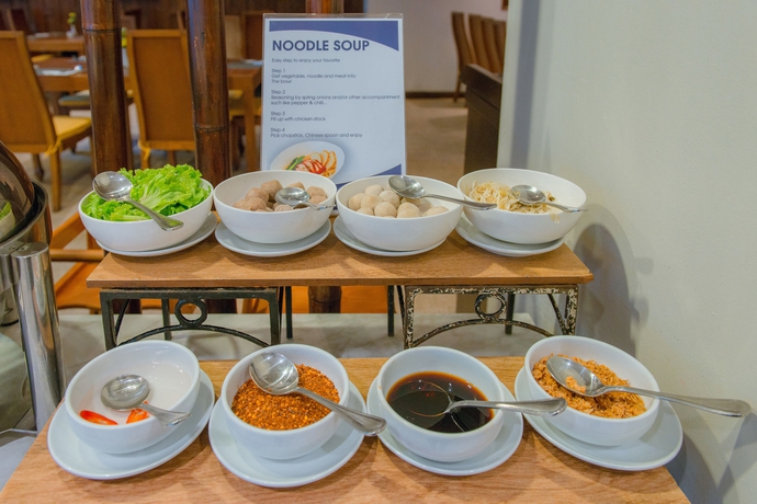 Imagen del bar/restaurante del Hotel Deevana Plaza Phuket. Foto 5