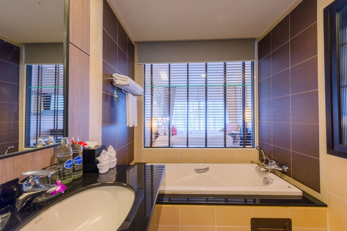 Imagen de la habitación del Hotel Deevana Plaza Phuket. Foto 13