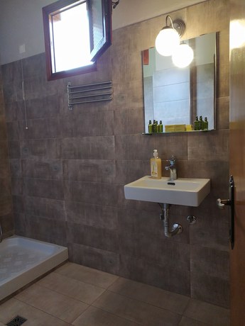 Imagen de la habitación del Hotel Defkalion. Foto 9