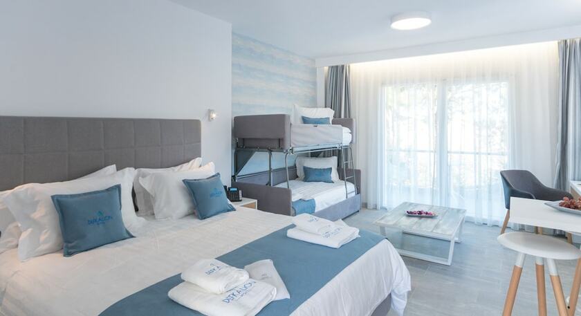 Imagen de la habitación del Hotel Defkalion. Foto 16