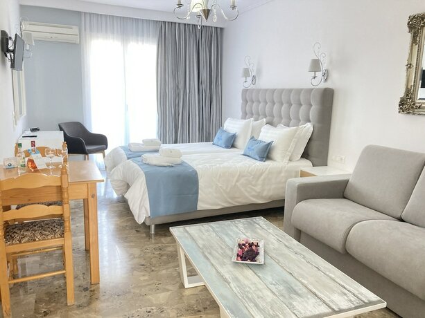 Imagen de la habitación del Hotel Defkalion. Foto 19