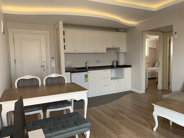 Imagen de la habitación del Hotel Defne Beach. Foto 6