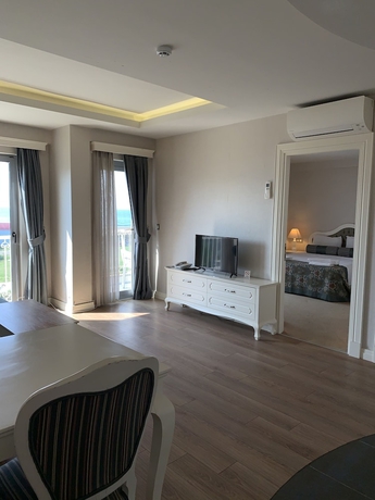 Imagen de la habitación del Hotel Defne Beach. Foto 8