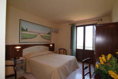 Imagen de la habitación del Hotel Dei Capitani. Foto 11