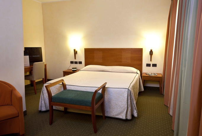 Imagen de la habitación del Hotel Dei Cavalieri Caserta. Foto 3