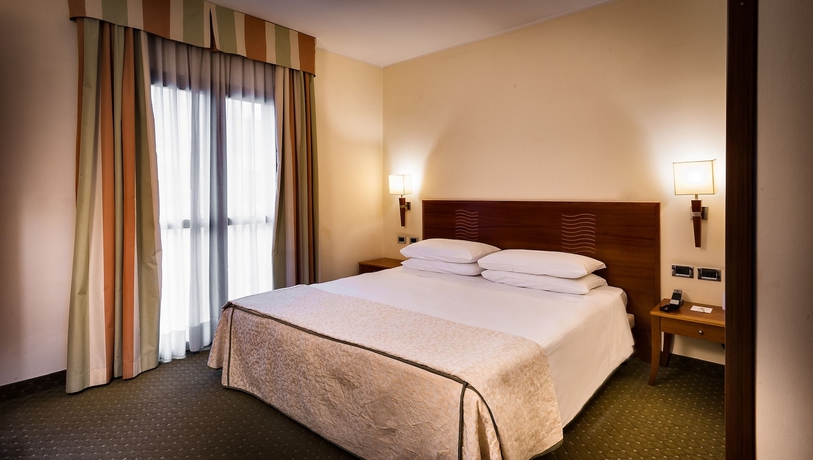 Imagen de la habitación del Hotel Dei Cavalieri Caserta. Foto 7