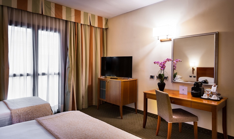 Imagen de la habitación del Hotel Dei Cavalieri Caserta. Foto 8