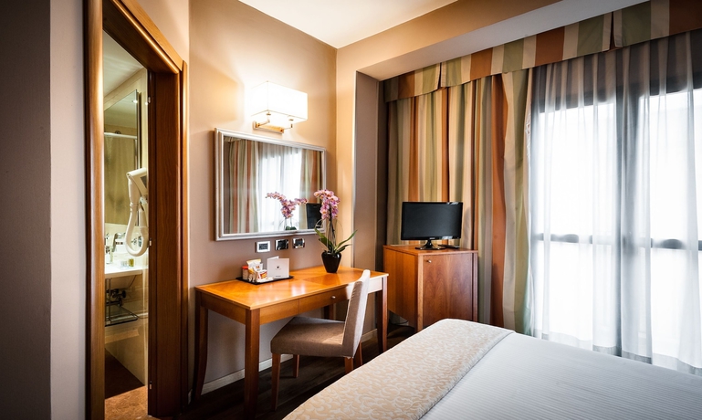 Imagen de la habitación del Hotel Dei Cavalieri Caserta. Foto 10