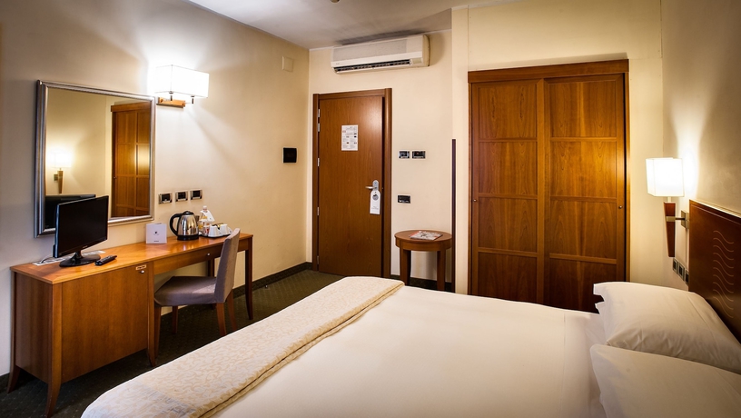 Imagen de la habitación del Hotel Dei Cavalieri Caserta. Foto 11