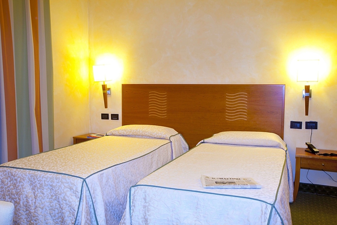 Imagen de la habitación del Hotel Dei Cavalieri Caserta. Foto 12