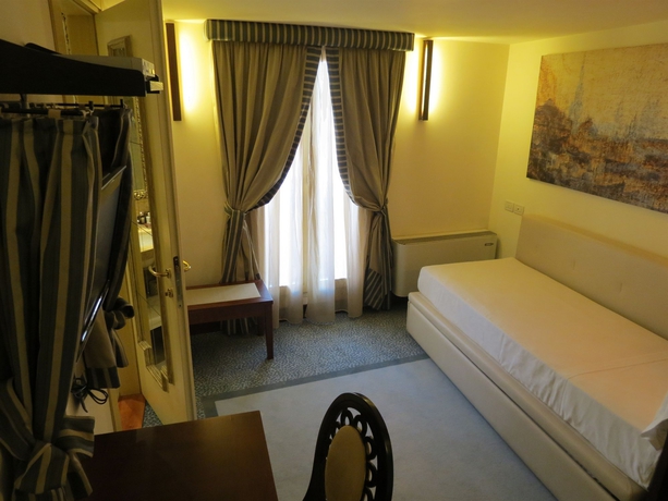 Imagen de la habitación del Hotel Dei Dragomanni. Foto 5