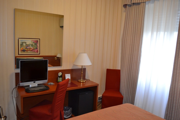 Imagen de la habitación del Hotel Dei Fiori, Milán. Foto 3