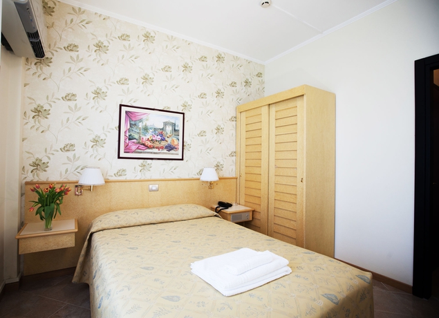 Imagen de la habitación del Hotel Dei Fiori, Milán. Foto 6