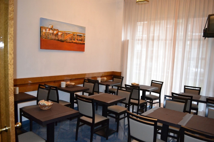 Imagen del bar/restaurante del Hotel Dei Fiori, Milán. Foto 2