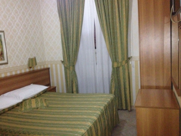 Imagen de la habitación del Hotel Dei Mille. Foto 13