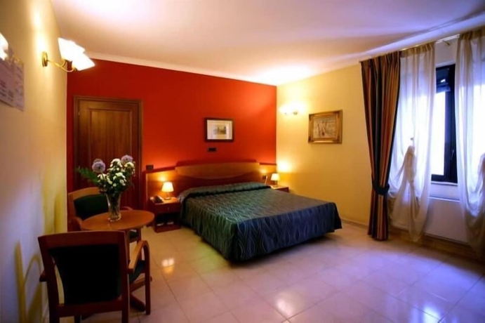 Imagen de la habitación del Hotel Dei Platani, Nola. Foto 10