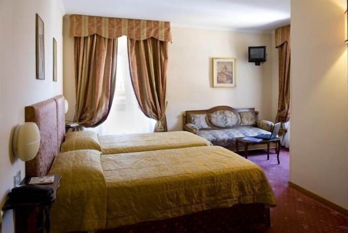 Imagen de la habitación del Hotel Dei Priori. Foto 13