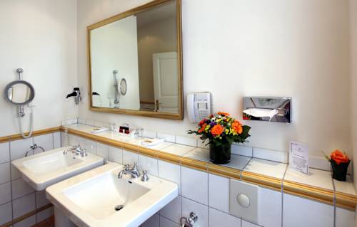 Imagen de la habitación del Hotel Deidesheimer Hof. Foto 16